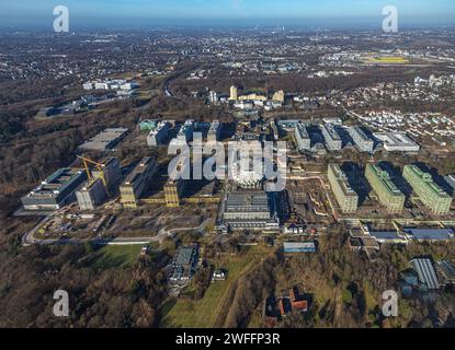 Luftbild, Gebäudekomplex der RUB Ruhr-Universität Bochum, Baustelle Ersatzneubau NA, muschelartige form rundes Gebäude Audimax Hörsaal, Mensa Gebäude, Querenburg, Bochum, Ruhrgebiet, Nordrhein-Westfalen, Deutschland ACHTUNGxMINDESTHONORARx60xEURO *** Vista aerea, complesso edilizio della RUB Ruhr University Bochum, sostituzione del cantiere nuovo edificio NA, edificio rotondo a forma di conchiglia sala conferenze Audimax, edificio mensa, Querenburg, Bochum, zona della Ruhr, Renania settentrionale-Vestfalia, Germania ATTENTIONxMINDESTHONORARx60xEURO Foto Stock