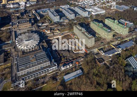 Luftbild, Gebäudekomplex der RUB Ruhr-Universität Bochum, Baustelle Ersatzneubau NA, muschelartige form rundes Gebäude Audimax Hörsaal, Mensa Gebäude, Querenburg, Bochum, Ruhrgebiet, Nordrhein-Westfalen, Deutschland ACHTUNGxMINDESTHONORARx60xEURO *** Vista aerea, complesso edilizio della RUB Ruhr University Bochum, sostituzione del cantiere nuovo edificio NA, edificio rotondo a forma di conchiglia sala conferenze Audimax, edificio mensa, Querenburg, Bochum, zona della Ruhr, Renania settentrionale-Vestfalia, Germania ATTENTIONxMINDESTHONORARx60xEURO Foto Stock