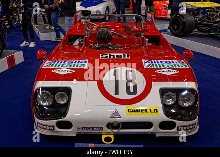 Parigi, Francia. 30 gennaio 2024. Alfa Romeo tipo 33/TT/3 1972 esposto durante la serata di anteprima del Retromobile Show il 30 gennaio 2024 a Parigi, in Francia. La fiera Rétromobile aprirà le sue porte dal 31 gennaio al 4 febbraio 2024, porte de versailles a Parigi, in Francia. Credito: Bernard Menigault / Alamy Live News Foto Stock