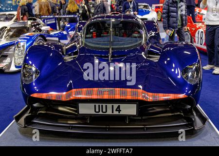 Parigi, Francia. 30 gennaio 2024. Aston Martin AM-RB 001 esposto durante la serata di anteprima del Retromobile Show il 30 gennaio 2024 a Parigi, in Francia. La fiera Rétromobile aprirà le sue porte dal 31 gennaio al 4 febbraio 2024, porte de versailles a Parigi, in Francia. Credito: Bernard Menigault / Alamy Live News Foto Stock