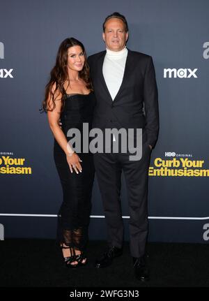 Los Angeles, USA. 30 gennaio 2024. Vince Vaughn, Kyla Weber arriva a Curb Your Enthusiasm Season 12 Red Carpet Premiere tenutasi al DGA di Los Angeles, CALIFORNIA lunedì 30 gennaio 2024. (Foto di Juan Pablo Rico/Sipa USA) credito: SIPA USA/Alamy Live News Foto Stock