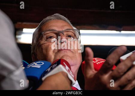 Cali, Colombia. 30 gennaio 2024. Il ministro della giustizia della Colombia Nestor Osuna parla ai media durante il Forum sulla sicurezza ospitato nella città di Cali, Colombia, il 30 gennaio 2024. Foto di: Sebastian Marmolejo/Long Visual Press Credit: Long Visual Press/Alamy Live News Foto Stock