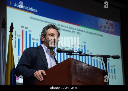 Cali, Colombia. 30 gennaio 2024. Il segretario di Cali alla sicurezza e alla giustizia Jairo Garcia parla durante il Forum sulla sicurezza ospitato nella città di Cali, Colombia, il 30 gennaio 2024. Foto di: Sebastian Marmolejo/Long Visual Press Credit: Long Visual Press/Alamy Live News Foto Stock