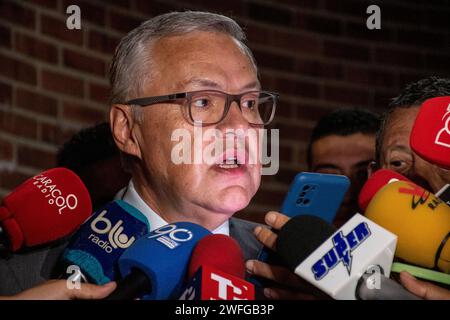 Cali, Colombia. 30 gennaio 2024. Il ministro della giustizia della Colombia Nestor Osuna parla ai media durante il Forum sulla sicurezza ospitato nella città di Cali, Colombia, il 30 gennaio 2024. Foto di: Sebastian Marmolejo/Long Visual Press Credit: Long Visual Press/Alamy Live News Foto Stock