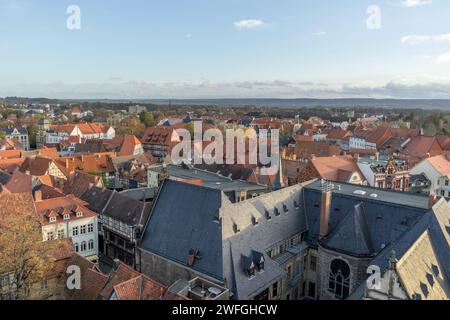 Vista sulla città vecchia di Quedlinburg in serata Foto Stock