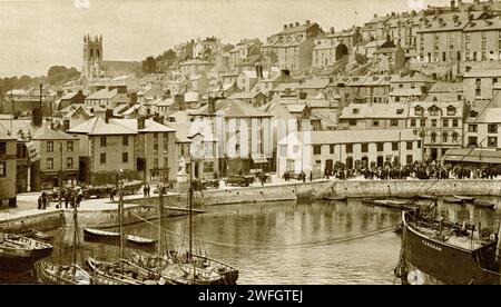 Phtotograph Brixham, Torbay, Devon - scena portuale. Dal libro Glorious Devon. Di S.P.B. Mais, pubblicato da London Great Western Railway Company, 1928 Foto Stock