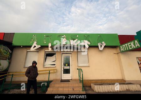 CHARKIV, UCRAINA - 31 GENNAIO 2024 - Un edificio danneggiato da un attacco di droni russi, Charkiv, Ucraina nord-orientale. Foto Stock