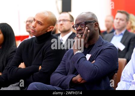 Gli ex calciatori Lilian Thuram e Thierry Henry durante la Racial and Gender Equity nella European Football Conference al City Ground, Nottingham. La conferenza, volta ad affrontare le questioni del razzismo e della disuguaglianza di genere nel calcio europeo, è sostenuta dal proprietario forestale Evangelos Marinakis. Data foto: Mercoledì 31 gennaio 2024. Foto Stock