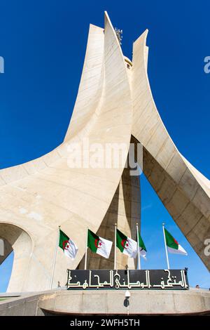 L'ingresso del Museo Nazionale Algeria di Moudjahid nel monumento Maqam Echahid. Foto Stock