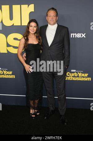 Los Angeles, CA. 30 gennaio 2024. Kyla Weber, Vince Vaughn alla premiere della 12a stagione della HBO di Curb Your Entreasm il 30 gennaio 2024 al DGA Theater Complex di Los Angeles, California Credit: Faye Sadou/Media Punch/Alamy Live News Foto Stock