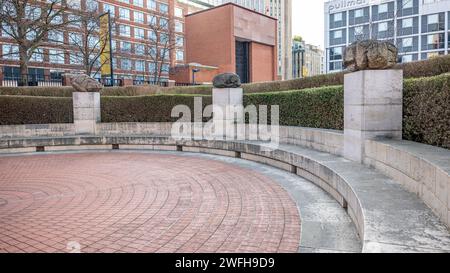 Opere d'arte e sculture dei pianeti al British Museum, Euston Road, Londra Foto Stock