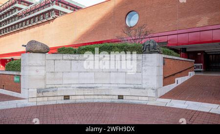 Opere d'arte e sculture dei pianeti al British Museum, Euston Road, Londra Foto Stock