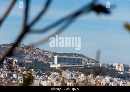 Vista dall'alto dell'Aurassi Hotel sulla cima della città di Algeri. Foto Stock