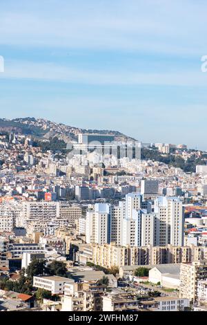 Vista dall'alto dell'Aurassi Hotel sulla cima della città di Algeri. Foto Stock