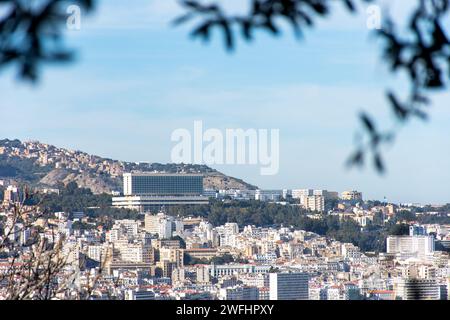 Vista dall'alto dell'Aurassi Hotel sulla cima della città di Algeri. Foto Stock