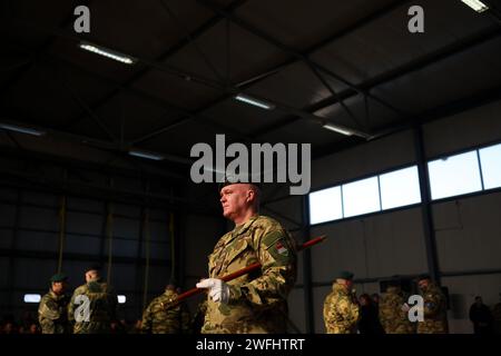 Sarajevo, Bosnia-Erzegovina. 31 gennaio 2024. In un'atmosfera festosa, la consegna del comando EUFOR ha avuto luogo oggi nella base di Butmir vicino a Sarajevo, e l'esperto maggiore generale ungherese Laszlo Sticz ha assunto le chiavi di comando, a Sarajevo, in Bosnia ed Erzegovina, il 31 gennaio 2024. Foto: Armin Durgut/PIXSELL credito: Pixsell/Alamy Live News Foto Stock