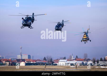 Sarajevo, Bosnia-Erzegovina. 31 gennaio 2024. In un'atmosfera festosa, la consegna del comando EUFOR ha avuto luogo oggi nella base di Butmir vicino a Sarajevo, e l'esperto maggiore generale ungherese Laszlo Sticz ha assunto le chiavi di comando, a Sarajevo, in Bosnia ed Erzegovina, il 31 gennaio 2024. Foto: Armin Durgut/PIXSELL credito: Pixsell/Alamy Live News Foto Stock