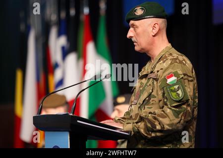 Sarajevo, Bosnia-Erzegovina. 31 gennaio 2024. In un'atmosfera festosa, la consegna del comando EUFOR ha avuto luogo oggi nella base di Butmir vicino a Sarajevo, e l'esperto maggiore generale ungherese Laszlo Sticz ha assunto le chiavi di comando, a Sarajevo, in Bosnia ed Erzegovina, il 31 gennaio 2024. Foto: Armin Durgut/PIXSELL credito: Pixsell/Alamy Live News Foto Stock