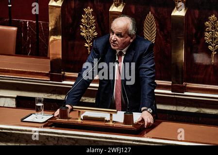 Parigi, Francia. 30 gennaio 2024. Antonin Burat/le Pictorium - discorso del primo Ministro Gabriel Attal di fronte all'Assemblea nazionale francese - 30/01/2024 - Francia/Ile-de-France (regione)/Parigi - Presidente del gruppo parlamentare "Democrati (modem et indipendenti)" Jean-Paul Mattei interviene dopo l'intervento del primo Ministro Gabriel Attal" di politico generale all'Assemblea nazionale francese, il 30 gennaio 2024. Crediti: LE PICTORIUM/Alamy Live News Foto Stock