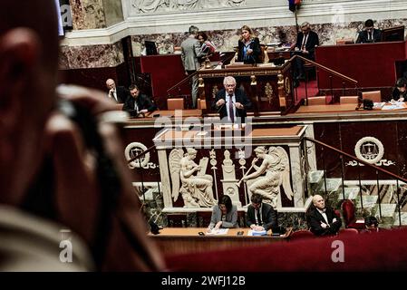 Parigi, Francia. 30 gennaio 2024. Antonin Burat/le Pictorium - discorso del primo Ministro Gabriel Attal politico generale davanti all'Assemblea nazionale francese - 30/01/2024 - Francia/Ile-de-France (regione)/Parigi - Presidente del gruppo parlamentare "Gauche democrate et republicaine" Andre Chassaigne interviene dopo l'intervento del primo Ministro Gabriel Attal" politico generale all'Assemblea nazionale francese, il 30 gennaio 2024. Crediti: LE PICTORIUM/Alamy Live News Foto Stock