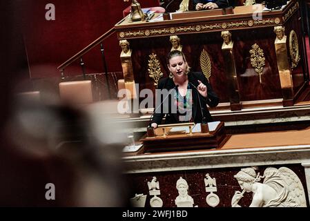 © Antonin Burat/le Pictorium/MAXPPP - Parigi 30/01/2024 Antonin Burat/le Pictorium - 30/01/2024 - Francia/Ile-de-France/Parigi - la presidente du groupe parlementaire 'la France insoumise' Mathilde Panot prend la parole, apres le discours de politique generale du Premier ministre Gabriel Attal a l'Assemblee nationale, le 30 janvier 2024. - Valeurs ACtuelles out, no jdd, jdd out, RUSSIA OUT, NO RUSSIA #norussia/30/01/2024 - Francia/Ile-de-France (regione)/Parigi - interviene il presidente del gruppo parlamentare "la France insoumise" Mathilde Panot dopo il primo ministro Gabriel Attal spe Foto Stock