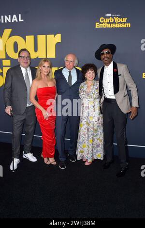 Jeff Garlin, Cheryl Hines, Larry David, Susie Essman und J. B. Smoove bei der Premiere der 12. Staffel der HBO serie Curb Your Enthusiasm / Lass es, Larry im DGA Theater Complex. Los Angeles, 30.01.2024 *** Jeff Garlin, Cheryl Hines, Larry David, Susie Essman e J B Smoove alla premiere della stagione 12 della serie HBO Curb Your Enthusiasm Let IT Go, Larry at the DGA Theater Complex Los Angeles, 30 01 2024 foto:xD.xStarbuckx/xFuturexImagex larry 4164 Foto Stock