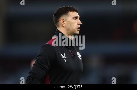 Birmingham, Regno Unito. 30 gennaio 2024. Emiliano Martinez dell'Aston Villa guarda prima della partita di Premier League a Villa Park, Birmingham. Credito immagine dovrebbe leggere: Cameron Smith/Sportimage credito: Sportimage Ltd/Alamy Live News Foto Stock