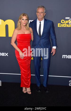 Cheryl Hines mit Ehemann Robert F. Kennedy Jr. Bei der Premiere der 12. Staffel der HBO serie Curb Your Enthusiasm / Lass es, Larry im DGA Theater Complex. Los Angeles, 30.01.2024 *** Cheryl Hines with Husband Robert F Kennedy Jr at the premiere of season 12 of the HBO series Curb Your Enthusiasm Let IT Go, Larry at the DGA Theater Complex Los Angeles, 30 01 2024 foto:xD.xStarbuckx/xFuturexImagex larry 4215 Foto Stock