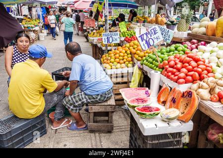 Merida Mexico, centro storico, Calle 56A, quartiere commerciale, frutta, pomodori arance, Lucas de Galvez Market mercado, st Foto Stock