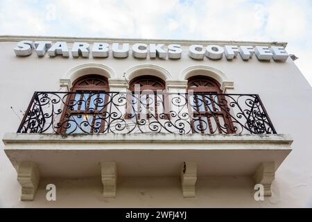 Merida Mexico, zona Paseo Montejo Centro, cartello Starbucks Coffee Cafe, esterno, esterno, ingresso anteriore dell'edificio, messicano ispanico latino la Foto Stock