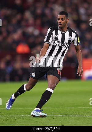 Birmingham, Regno Unito. 30 gennaio 2024. Alexander Isak del Newcastle United in azione durante la partita di Premier League a Villa Park, Birmingham. Credito immagine dovrebbe leggere: Cameron Smith/Sportimage credito: Sportimage Ltd/Alamy Live News Foto Stock