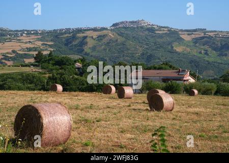 Paesaggio di campagna nei pressi di Oppido Lucano e Acerenza, in provincia di potenza, Basilicata, Italia Foto Stock