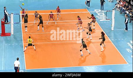 Vista dall'alto della CEV cup partita femminile di pallavolo Milano vs Istanbul Foto Stock