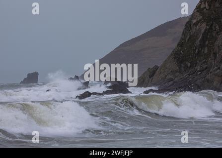 La tempesta Isha colpisce la costa della Cornovaglia Foto Stock
