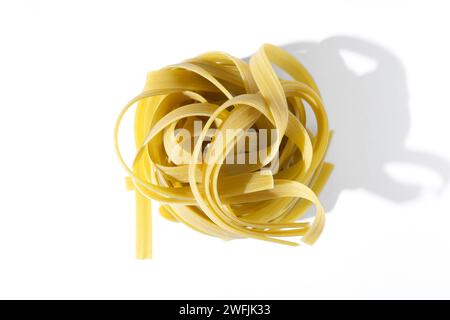 tagliatelle di piselli verdi, vegetariane e biologiche Foto Stock