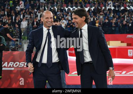 Roma, Italia. 11 maggio 2022. Foto Fabrizio Corradetti/LaPresse11/05/2022 Roma, Italia Sport calcio Juventus vs Inter - finale Coppa Italia Frecciarossa 2021/2022 - Stadio Olimpico di Roma nella foto: Simone Inzaghi coach (FC Inter) Massimiliano Allegri coach (Juventus FC) foto Fabrizio Corradetti/LaPresse 11 maggio 2022 Roma, Italia Sport Soccer Juventus vs Inter - Frecciarossa finale Coppa Italia 2021/2022 - Stadio Olimpico di Roma nella foto: Simone Inzaghi coach (FC Inter) Massimiliano Allegri coach (Juventus FC) credito: LaPresse/Alamy Live News Foto Stock