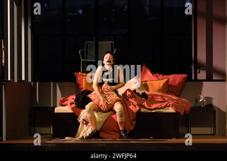 Christiane Karg als Rusalka während der Fotoprobe für Rusalka in der Staatsoper Unter den Linden a Berlino, 30. Januar 2024. // Lyrisches Märchen in drei Akten von Antonin Dvorak. Musikalische Leitung Robin Ticciati. Inszenierung Kornel Mundruczo. Bühne und Kostüme Monika Pormale. Premiere AM 4. Febbraio 2024. Staatsoper Berlin Rusalka *** Christiane Karg come Rusalka durante le prove fotografiche di Rusalka allo Staatsoper Unter den Linden di Berlino, 30 gennaio 2024 fiaba lirica in tre atti di Antonin Dvorak direzione musicale Robin Ticciati messa in scena Kornel Mundruczo Stage e costumi Foto Stock