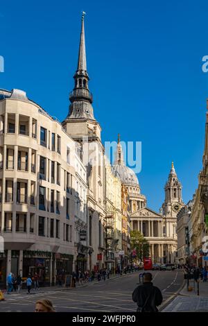 Guardando su Ludgate Hill verso la Cattedrale di San Paolo Foto Stock