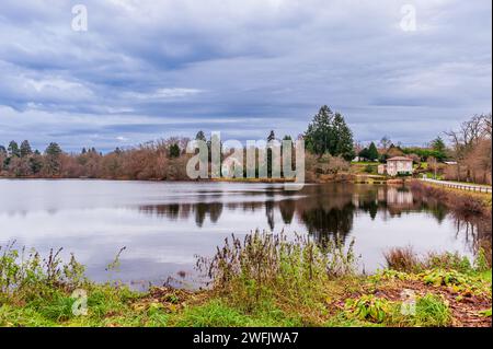 L'Etang de Cieux e la campagna in inverno, in alta Vienne, Nouvelle-Aquitaine, Francia Foto Stock