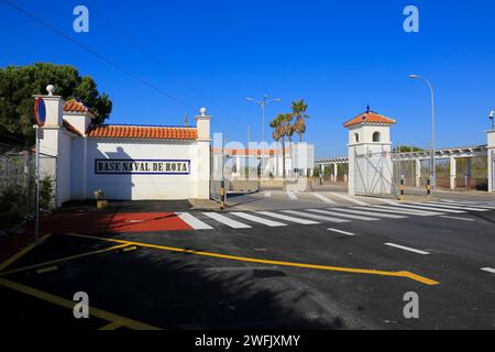 Rota, Cadice, Spagna - 3 ottobre 2023: Ingresso alla stazione navale di Rota in una giornata di sole Foto Stock