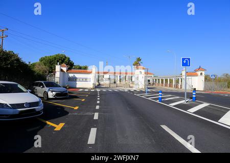 Rota, Cadice, Spagna - 3 ottobre 2023: Ingresso alla stazione navale di Rota in una giornata di sole Foto Stock