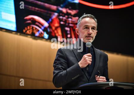 Issy Les Moulineaux, Francia. 31 gennaio 2024. Il primo vice sindaco di Parigi, Emmanuel Gregoire parla durante una conferenza stampa per la "Marathon pour Tous" presso la sede di Orange a Issy-les-Moulineaux, vicino Parigi, in Francia, il 31 gennaio 2024. Foto di Firas Abdullah/ABACAPRESS.COM credito: Abaca Press/Alamy Live News Foto Stock