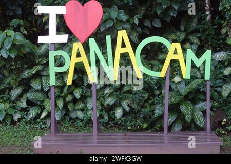 Cartello d'ingresso, Panacam Lodge, Parco Nazionale Azul Meambar, Honduras, America centrale Foto Stock
