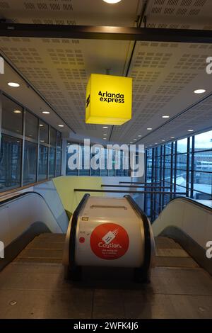 Arlanda Express il treno non-stop tra l'aeroporto di Stoccolma e la stazione centrale di Stoccolma, Stoccolma, Svezia. Foto Stock