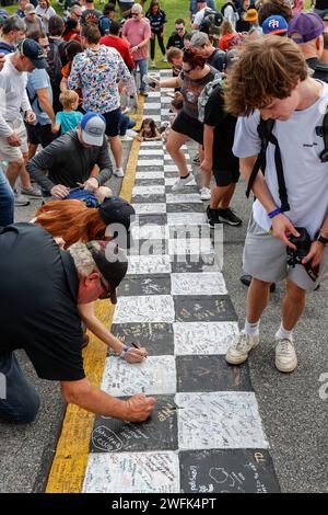 Daytona, Vereinigte Staaten. 27 gennaio 2024. 24 ore su 24 a Daytona, arrivo, fan Credit: dpa/Alamy Live News Foto Stock