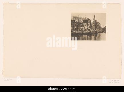 Veduta dell'interno ad Amsterdam, Hübner & Van Santen Roeloffzen, Willem Witsen, c. 1912 - c. 1913 fronte di stampa fotomeccanica delle Isole Vallone Gracht sulla curva interna con la parete laterale dall'interno 7. La demolizione demolita fu avviata per la costruzione dello Scheepsvaarthuis, sul terreno triangolare dove l'interno e il Prins Hendrikkade si uniscono. Canali di carta di Amsterdam, acque (in città). demolizione di edifici. Barca spinta da un uomo o da un animale all'interno Foto Stock