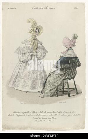 The Journal of the Dames and Demoiselles, 10 giugno 1835, No. 3278: Cappello di paglia ITALI (...), Gatine, dopo Louis Marie Lané, 1835 due donne, una delle quali seduta e vista sul retro. Secondo la didascalia: Cappello di "Paille d'Italie". Giapponese di muslin ricamato e decorato con pizzi. Cappello "POU de Soie". Abito stampato con motivo a foglia. 'Mantelet' di 'Pou de Soie' decorato con pizzi. La stampa fa parte della rivista di moda Journal des Dames et des Modes, Parigi, 1797-1839. lastre di moda per incisioni in carta. abito, abito (+ abiti da donna). parti ornamentali di indumenti (+ pizzo usato per gli indumenti). c Foto Stock