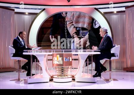 Roma, Italia. 31 gennaio 2024. Foto Mauro Scrobogna/LaPresse31-01-2024 Roma (Italia) - politica - RAI - trasmissione cinque minuti - nella foto: Il Ministro degli Esteri e vice Premier Antonio Tajani ospite di Bruno Vespa 31 gennaio 2024 Roma (Italia) - politica - trasmissione cinque minuti - nella foto: il ministro degli affari esteri e vice PM Antonio Tajani ospite di Bruno Vespa credito: la Presse/Alamy Live News Foto Stock