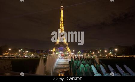 Tour Eiffel e Bassins du Trocadéro Foto Stock