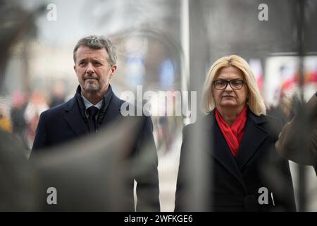 Il re danese Frederik X è stato visto in visita alla Tomba del Milite Ignoto a Varsavia, in Polonia, il 31 gennaio 2024. È la prima visita straniera da parte del ne Foto Stock